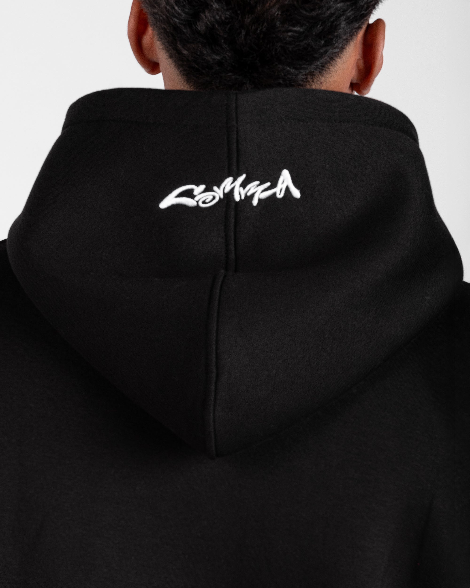 Echo Zipup Black(preorder)